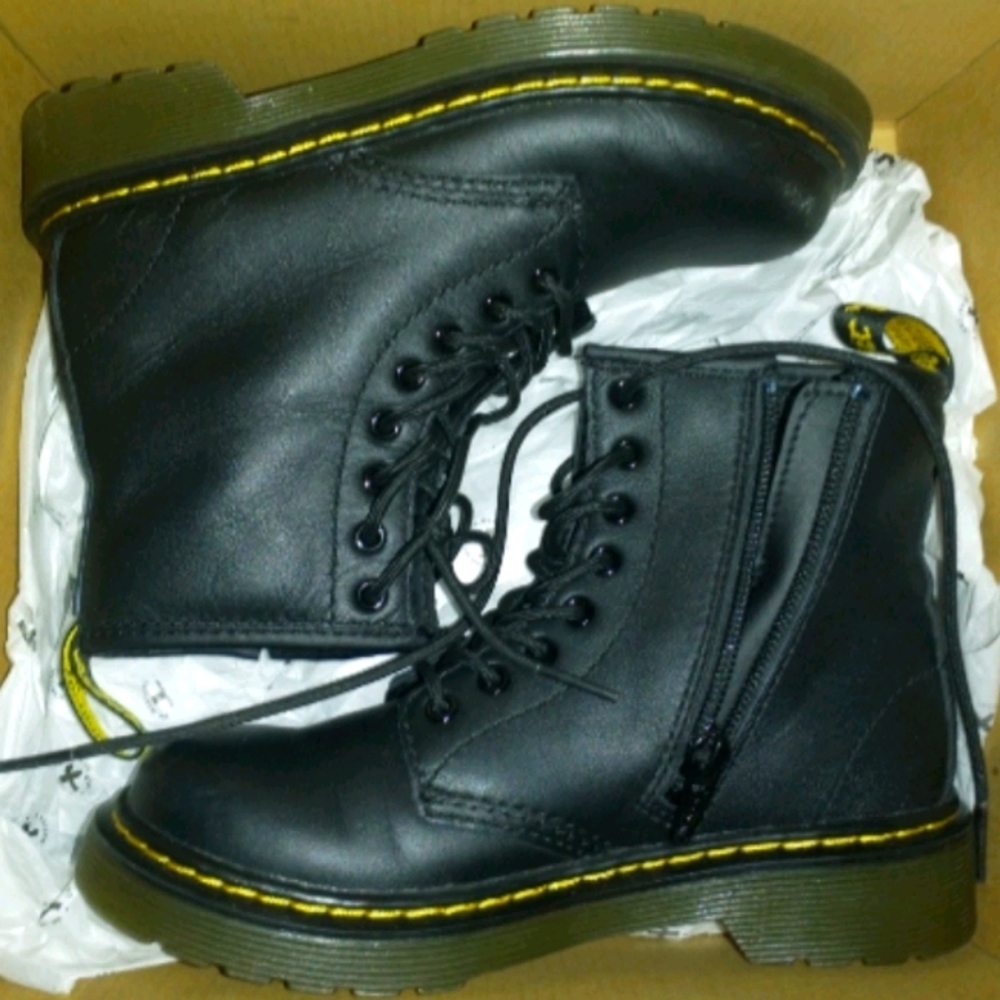 Youth DR MARTENS